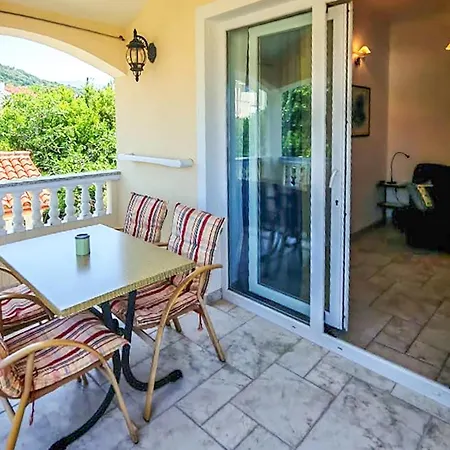1 Bedroom In Barbat Apartmán